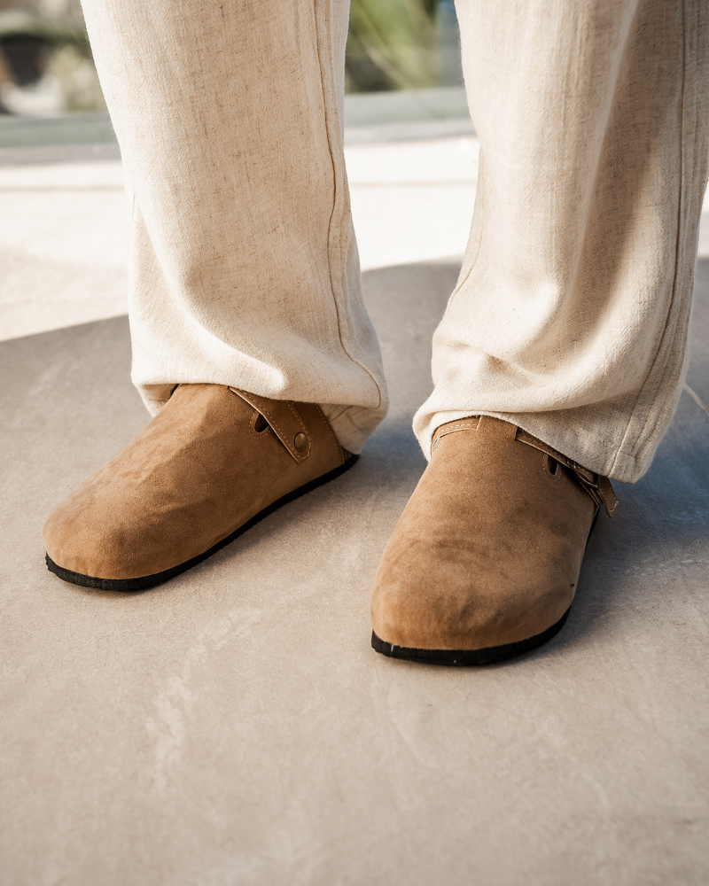 Oud geld suede klompen