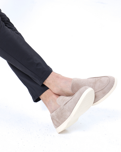 Oud geld suede loafers