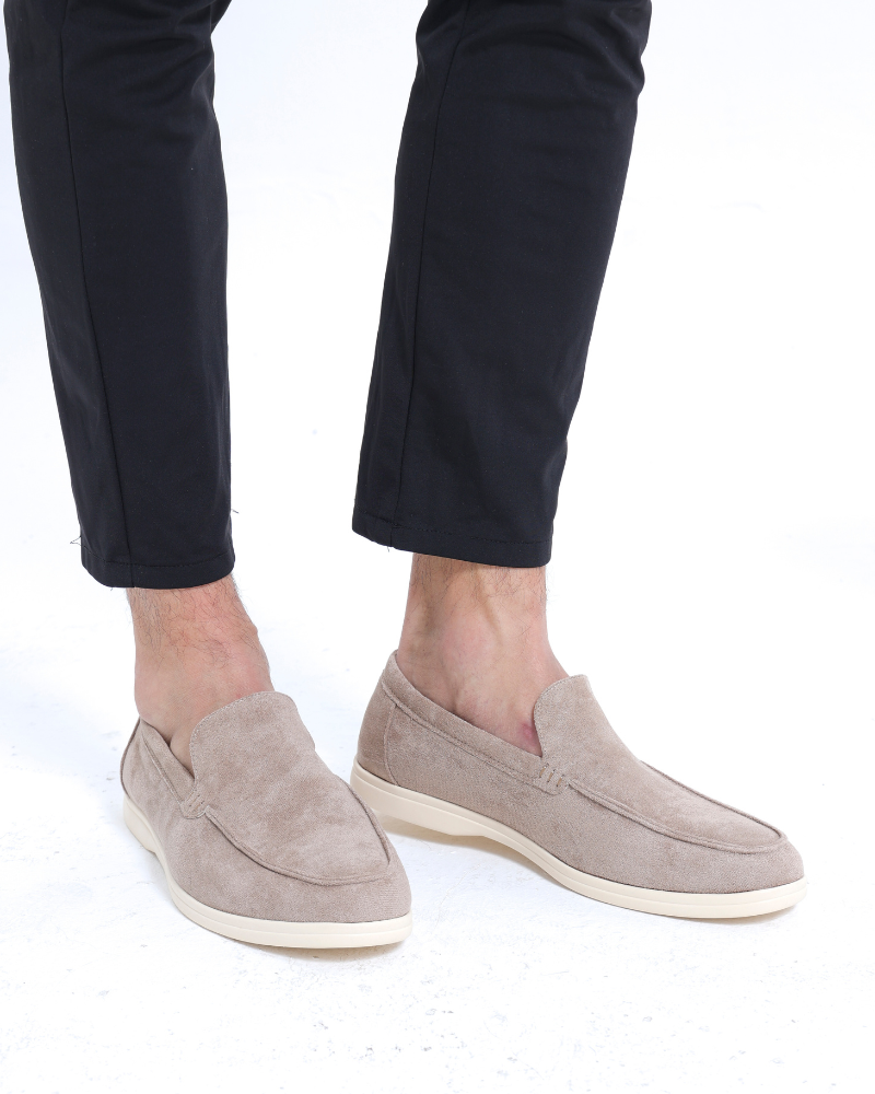 Oud geld suede loafers