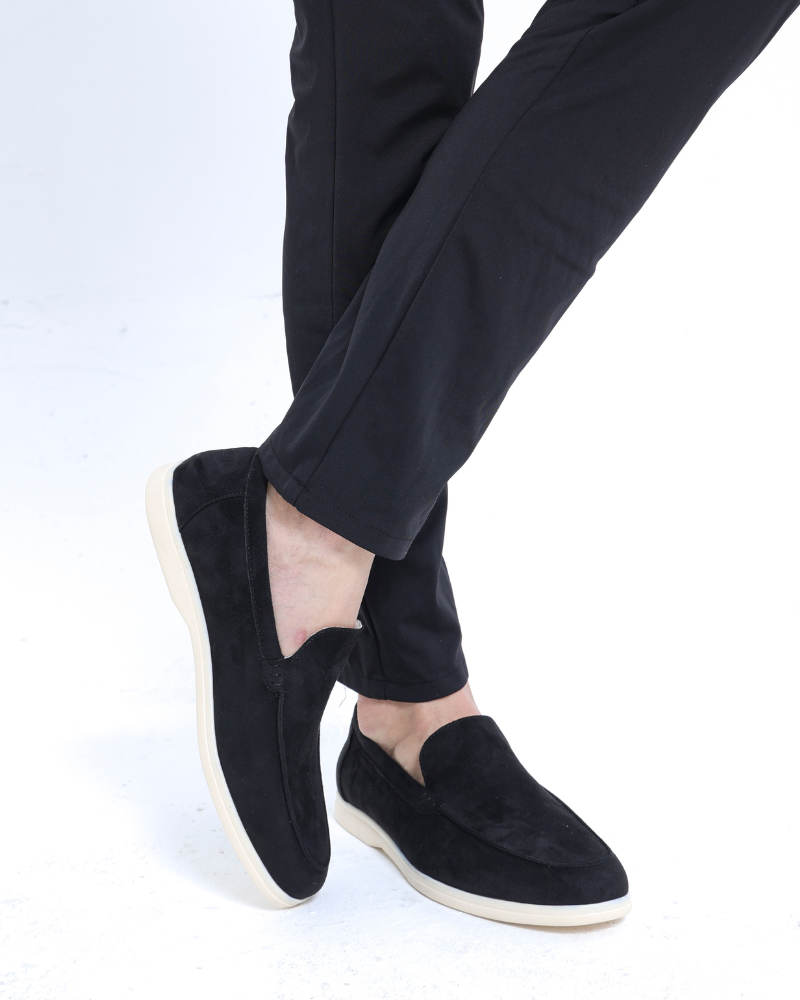 Oud geld suede loafers
