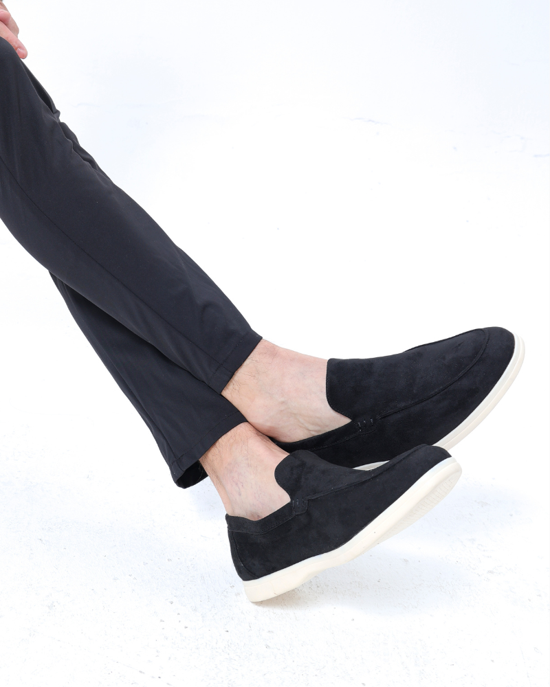 Oud geld suede loafers