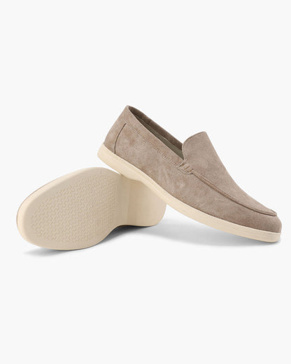 Oud geld suede loafers